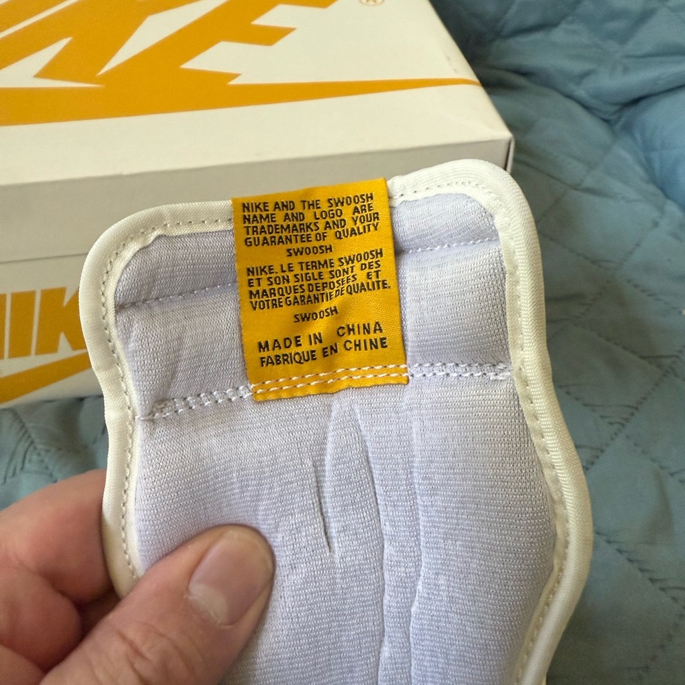 Nike White and Yellow Shoe Tag - Picture 3 of 4